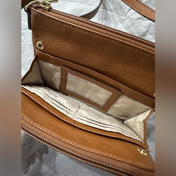 Michael Kors Crossbody - Picture 4 of 10